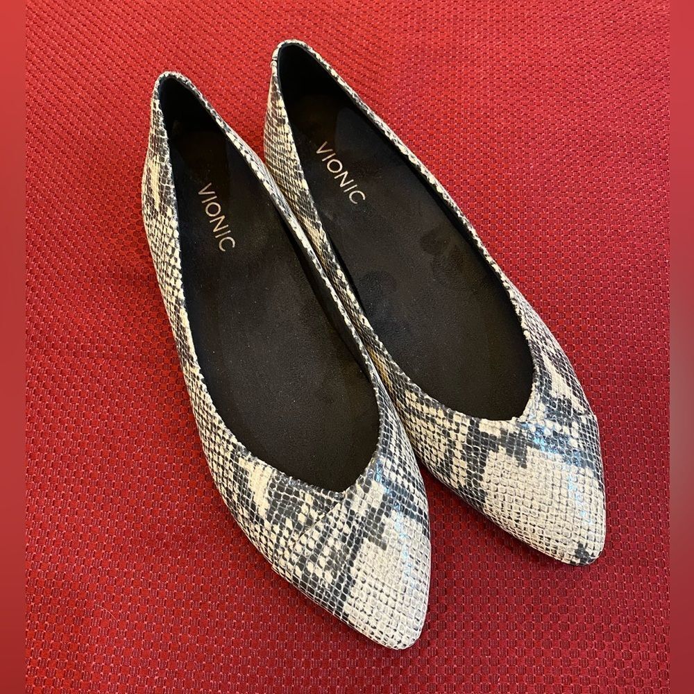 Vionic Caballo Snake Skin Print Pointed Ballet Fl… - image 1